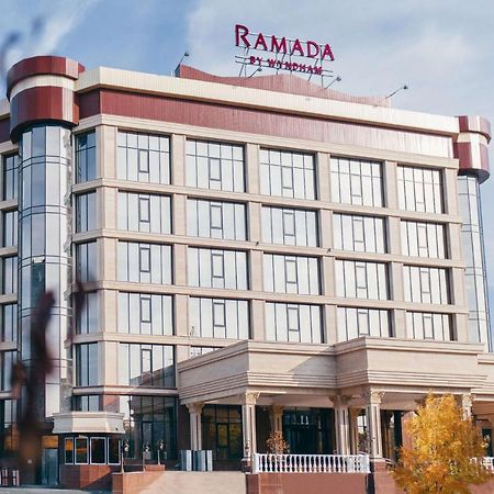 Hotel Ramada By Wyndham Chimkent Extérieur photo