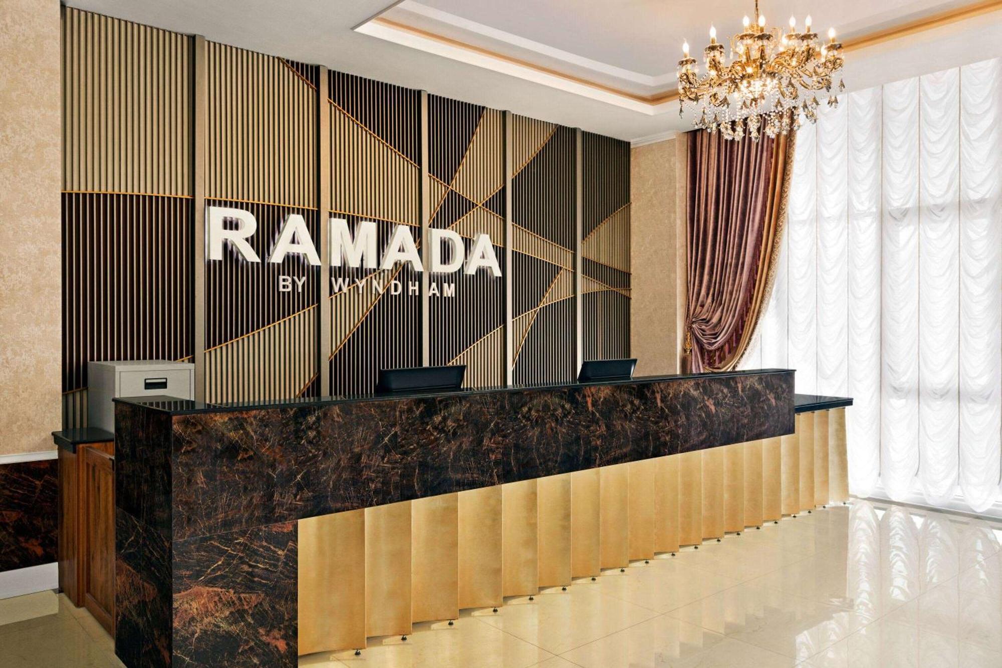 Hotel Ramada By Wyndham Chimkent Extérieur photo