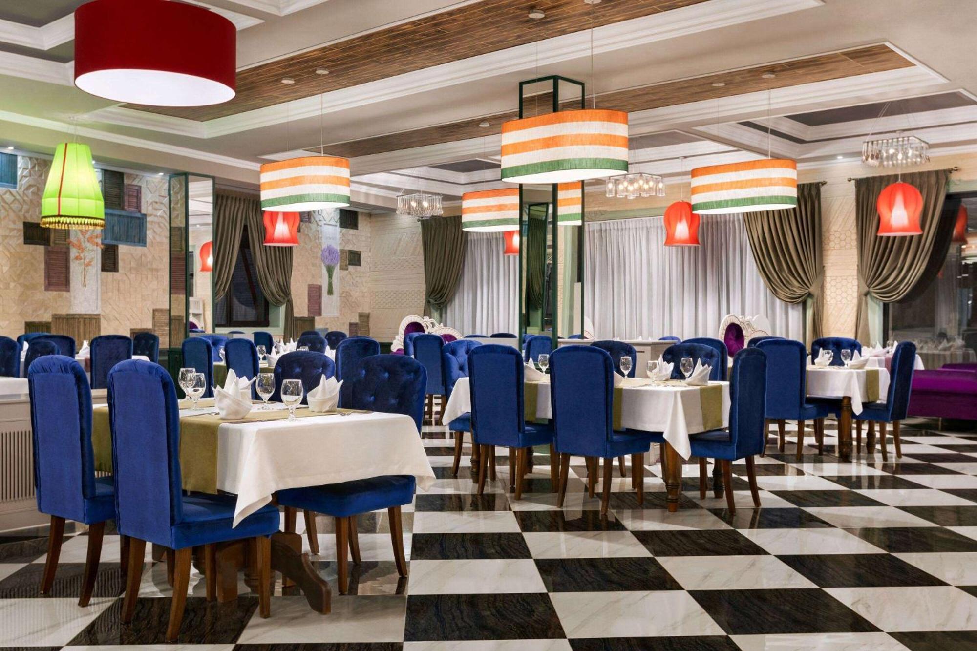 Hotel Ramada By Wyndham Chimkent Extérieur photo
