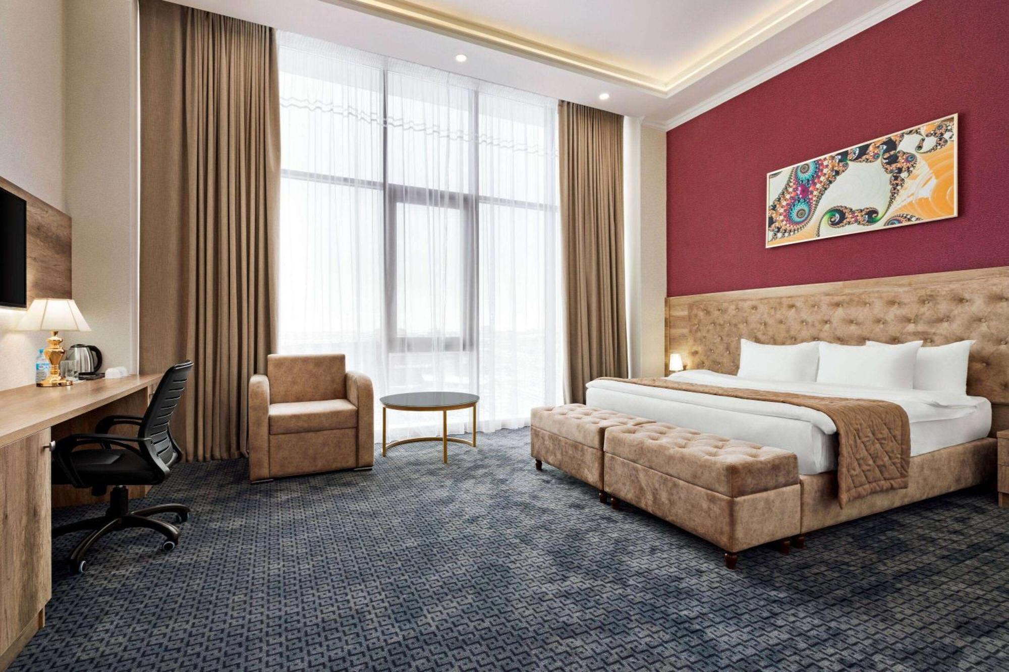 Hotel Ramada By Wyndham Chimkent Extérieur photo